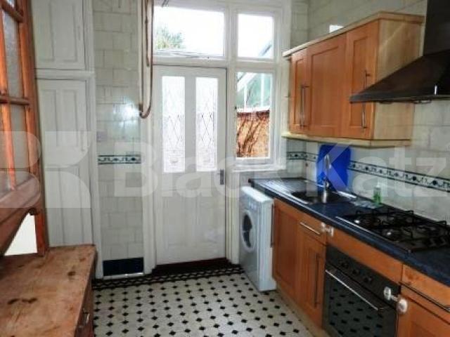 			3 Bedroom, 1 bath, 1 reception House			 Churston Gardens, Bounds Green