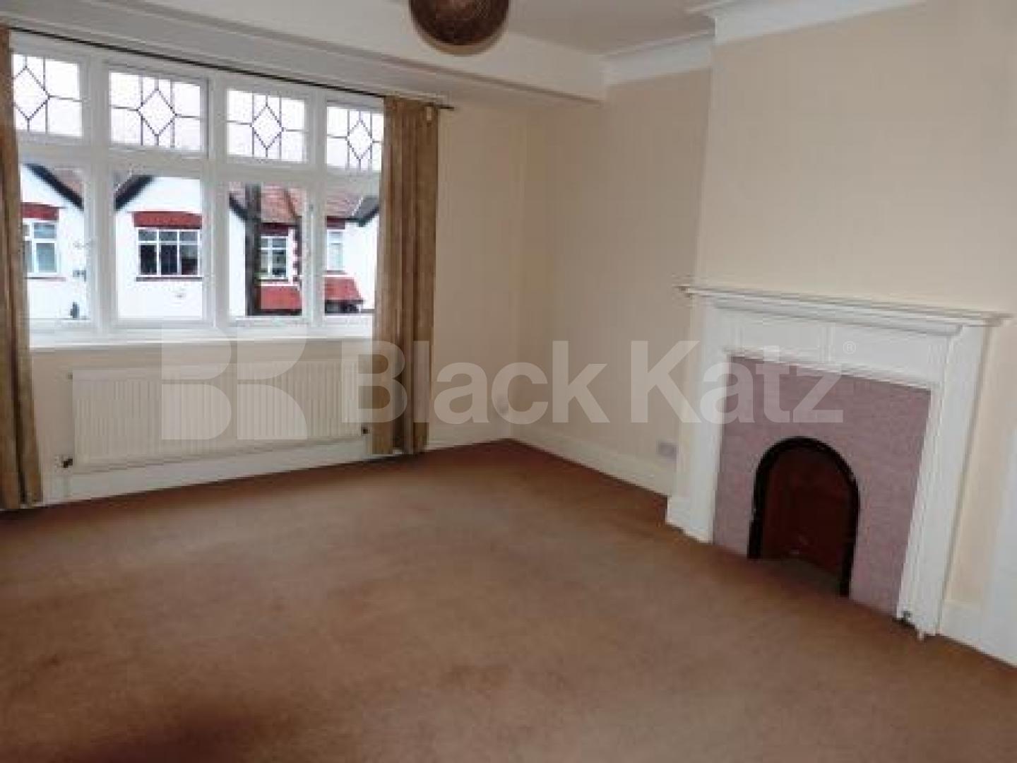 			3 Bedroom, 1 bath, 1 reception House			 Churston Gardens, Bounds Green