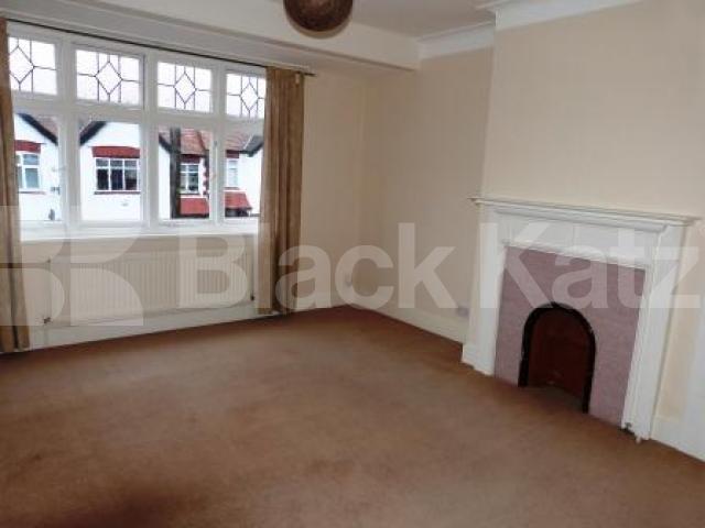 			3 Bedroom, 1 bath, 1 reception House			 Churston Gardens, Bounds Green