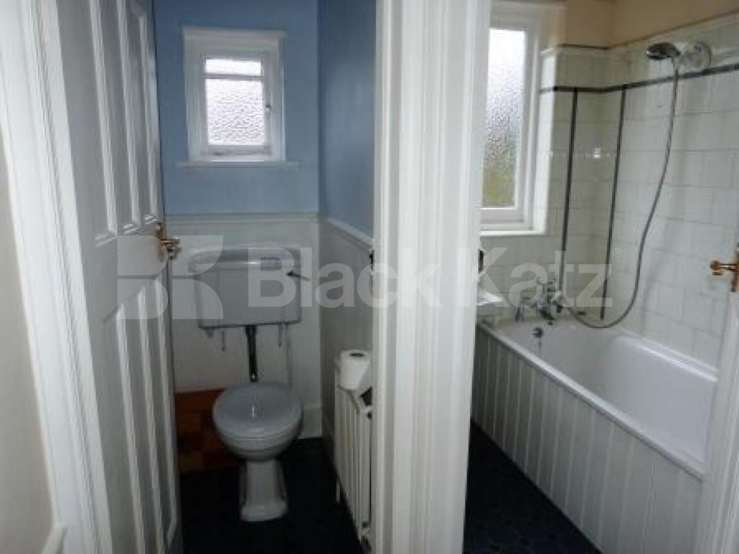 			3 Bedroom, 1 bath, 1 reception House			 Churston Gardens, Bounds Green