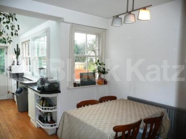 			NEW INSTRUCTION!, 3 Bedroom, 1 bath, 1 reception House			 Grosvenor Road, Finchley Central