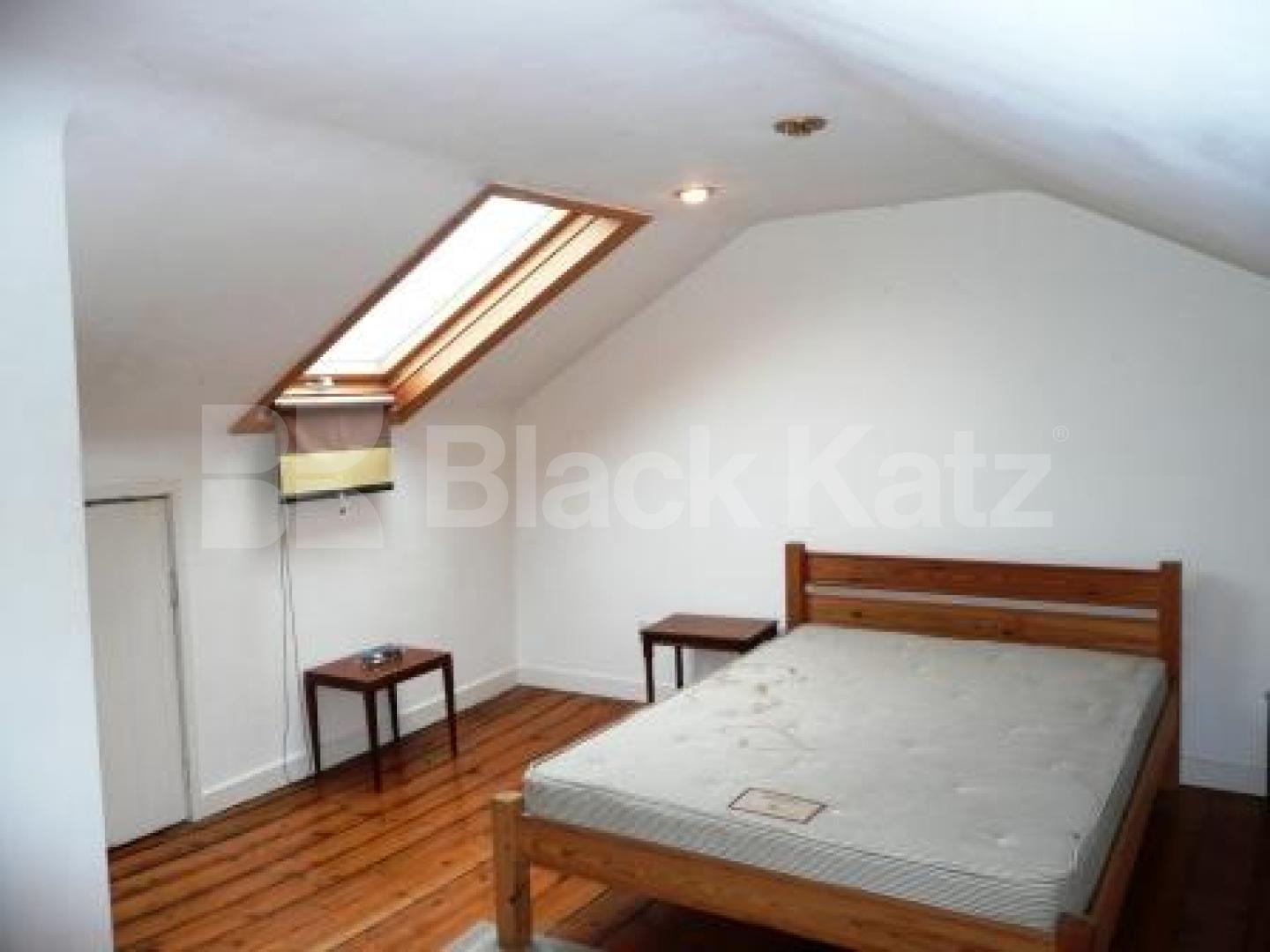 			NEW INSTRUCTION!, 3 Bedroom, 1 bath, 1 reception House			 Grosvenor Road, Finchley Central