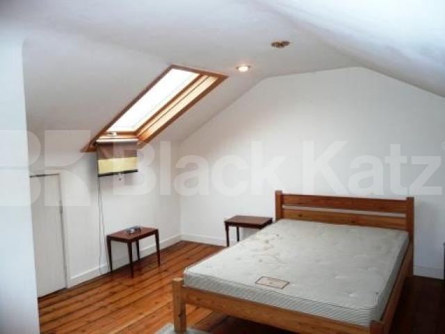 			NEW INSTRUCTION!, 3 Bedroom, 1 bath, 1 reception House			 Grosvenor Road, Finchley Central