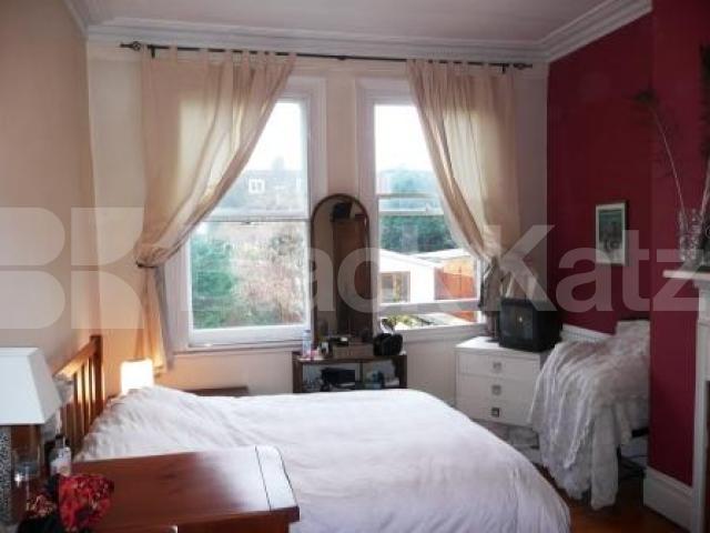 			NEW INSTRUCTION!, 3 Bedroom, 1 bath, 1 reception House			 Grosvenor Road, Finchley Central