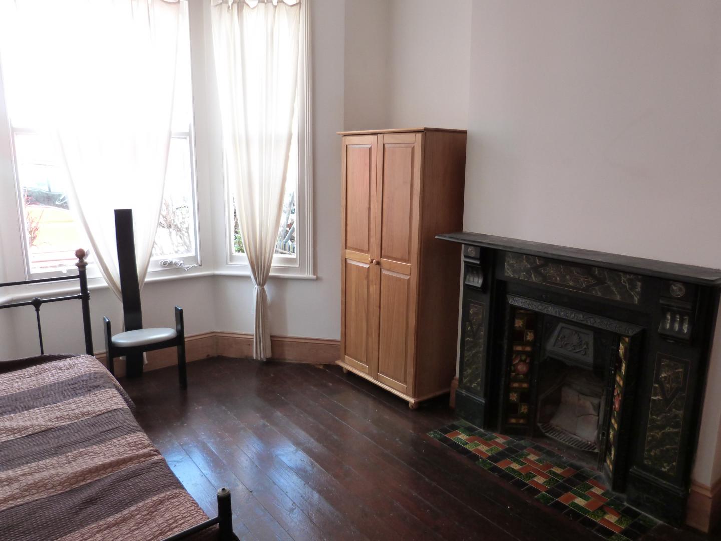 			NEW INSTRUCTION, 2 Bedroom, 1 bath, 1 reception Flat			 Leighton Gardens, KENSAL GREEN