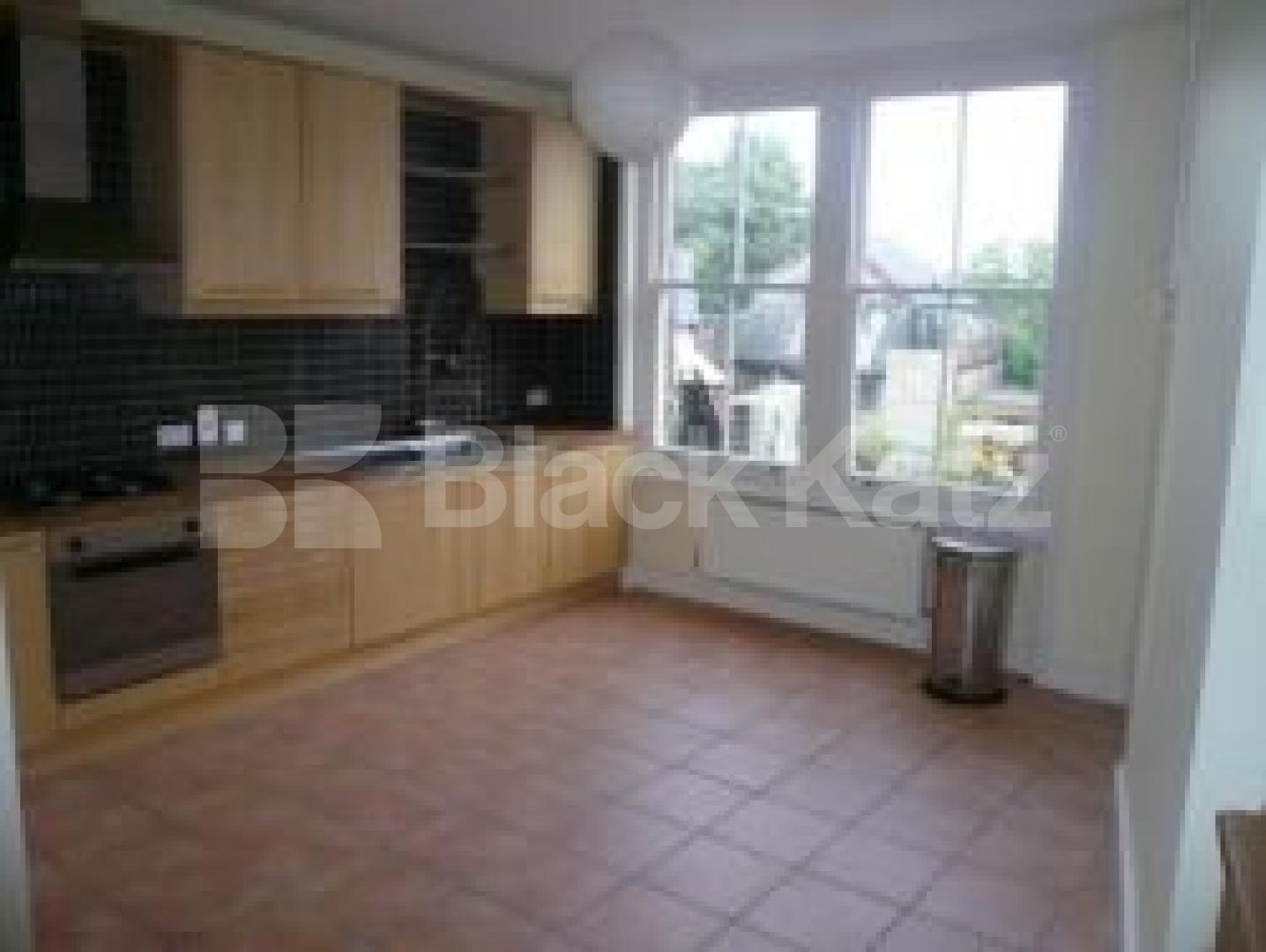 			2 Bedroom, 1 bath, 1 reception Flat			 Muswell Hill Broadway, MUSWELL HILL N10