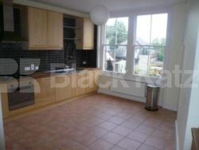			2 Bedroom, 1 bath, 1 reception Flat			 Muswell Hill Broadway, MUSWELL HILL N10