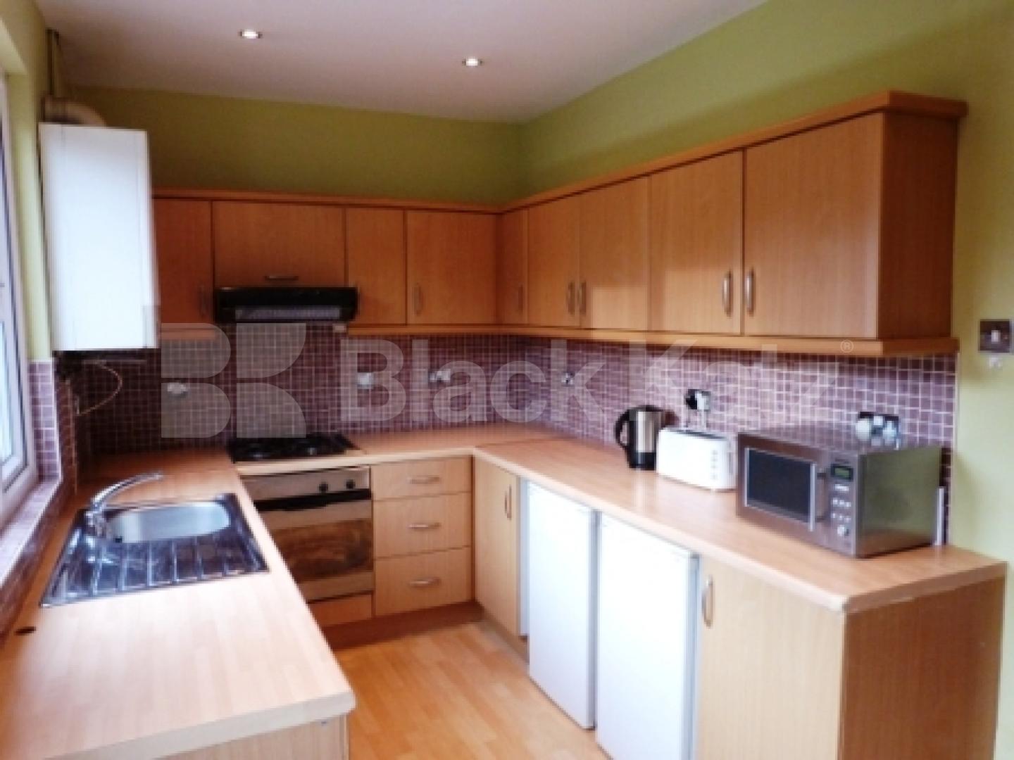 			2 Bedroom, 1 bath, 1 reception House			 Everington Road, Muswell Hill