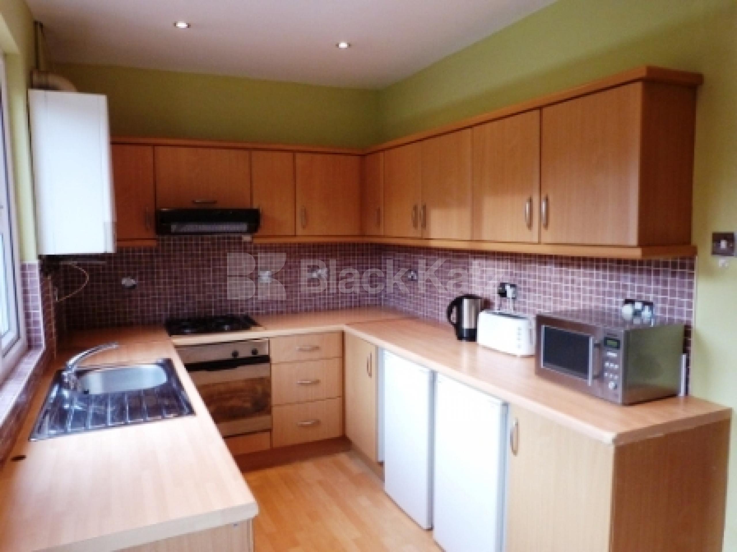 			2 Bedroom, 1 bath, 1 reception House			 Everington Road, Muswell Hill N10