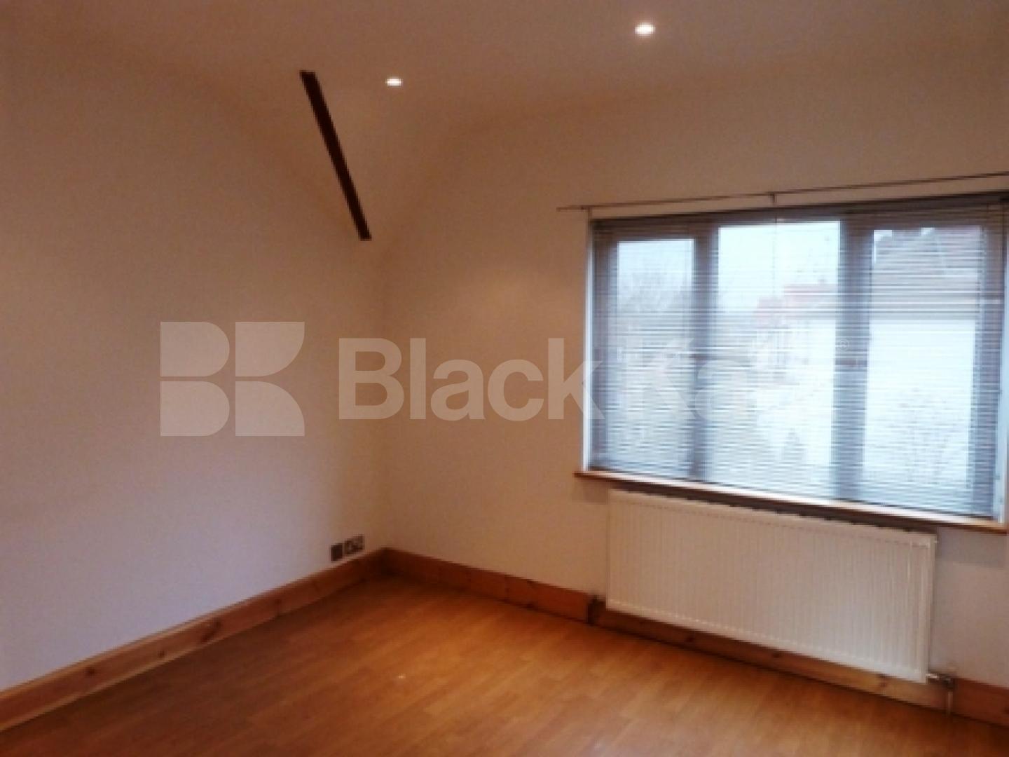 			2 Bedroom, 1 bath, 1 reception House			 Everington Road, Muswell Hill