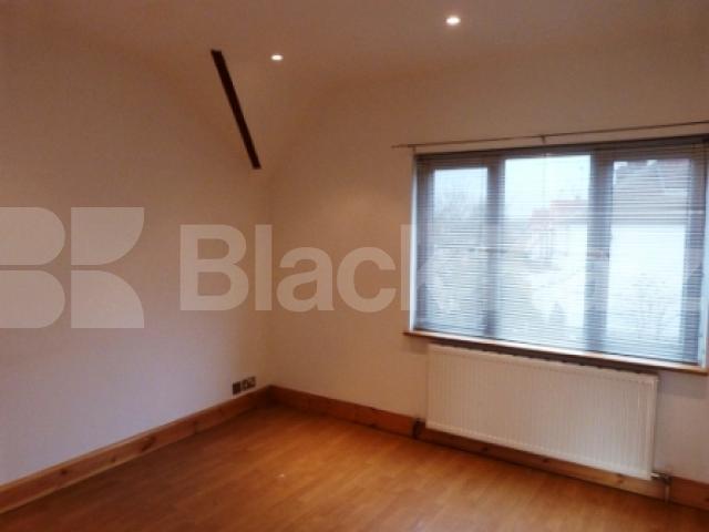 			2 Bedroom, 1 bath, 1 reception House			 Everington Road, Muswell Hill