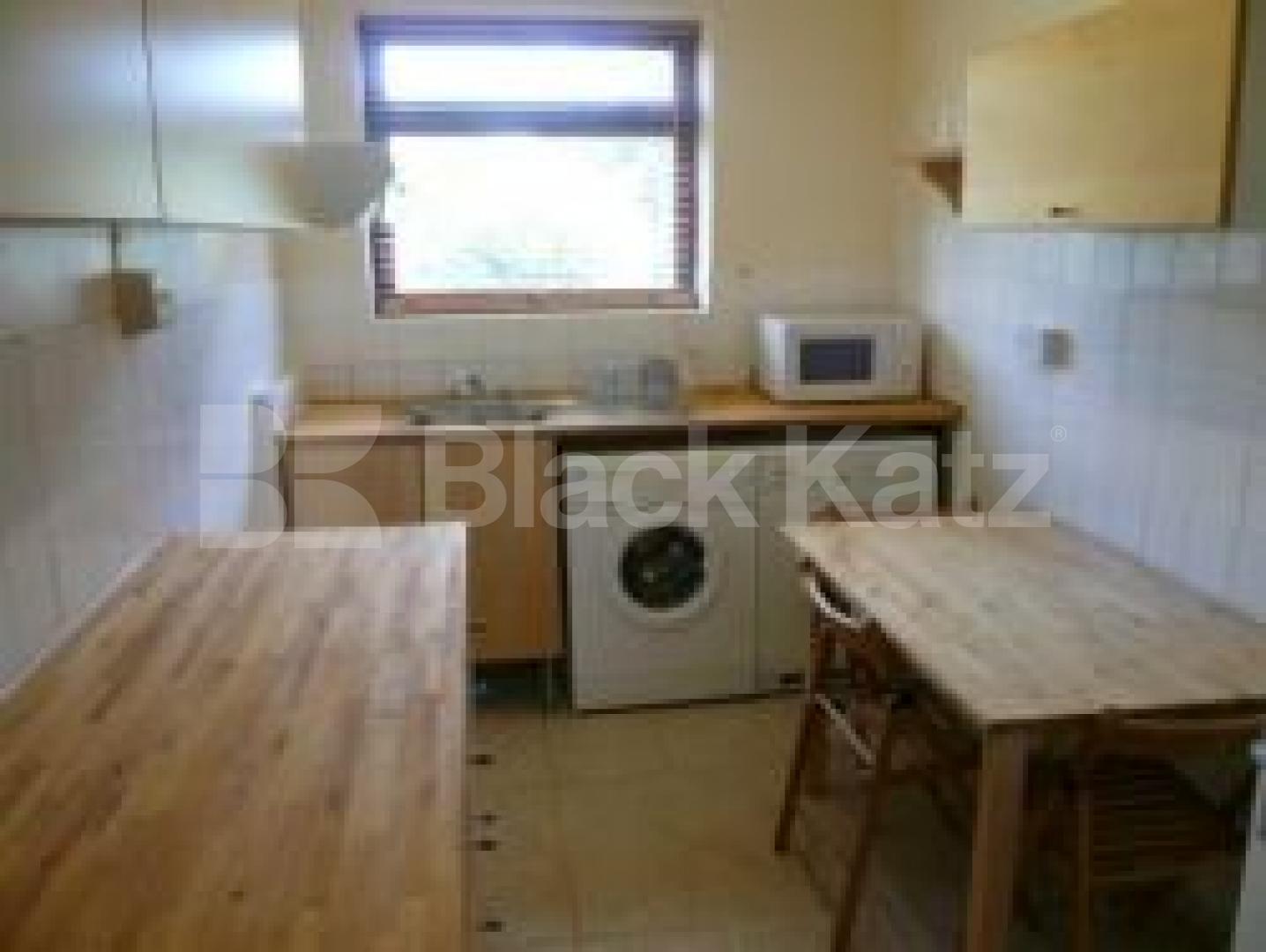 			2 Bedroom, 1 bath, 1 reception Flat			 Bounds Green Road, BOUNDS GREEN ROAD