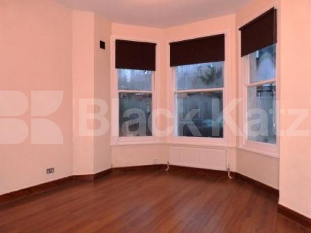 			ONLY 1 MONTH'S DEPOSIT, INSTEAD OF 6 WEEKS SAVING YOU £700!, 3 Bedroom, 1 bath, 1 reception Flat			 Kings Avenue, Muswell Hill