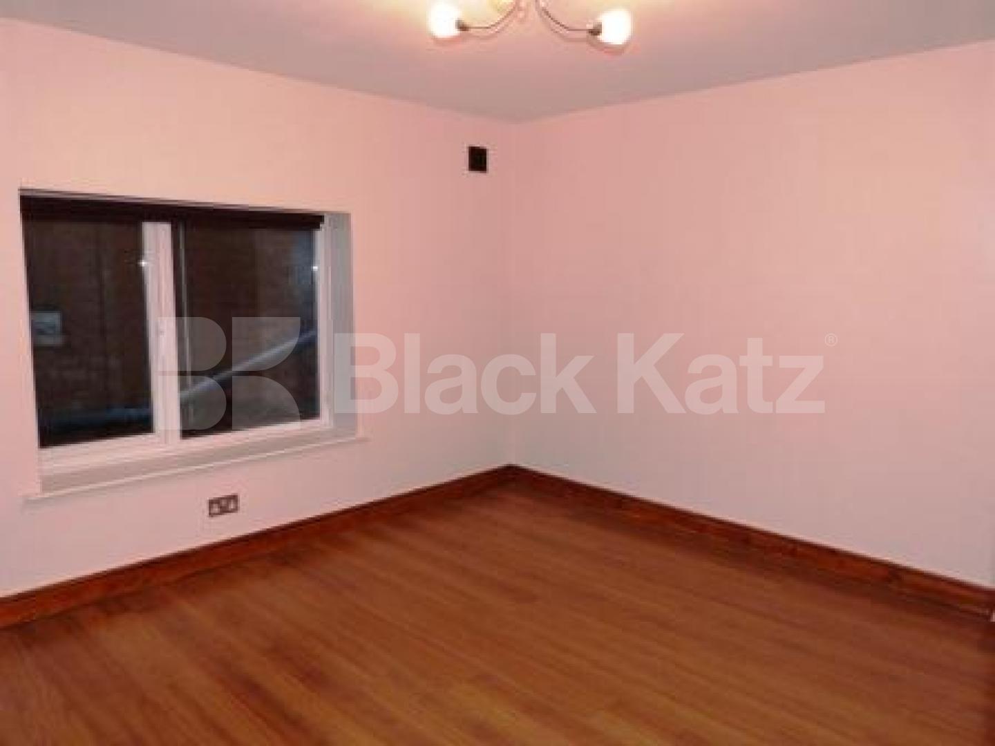 			ONLY 1 MONTH'S DEPOSIT, INSTEAD OF 6 WEEKS SAVING YOU £700!, 3 Bedroom, 1 bath, 1 reception Flat			 Kings Avenue, Muswell Hill