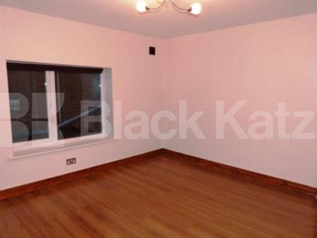 			ONLY 1 MONTH'S DEPOSIT, INSTEAD OF 6 WEEKS SAVING YOU £700!, 3 Bedroom, 1 bath, 1 reception Flat			 Kings Avenue, Muswell Hill