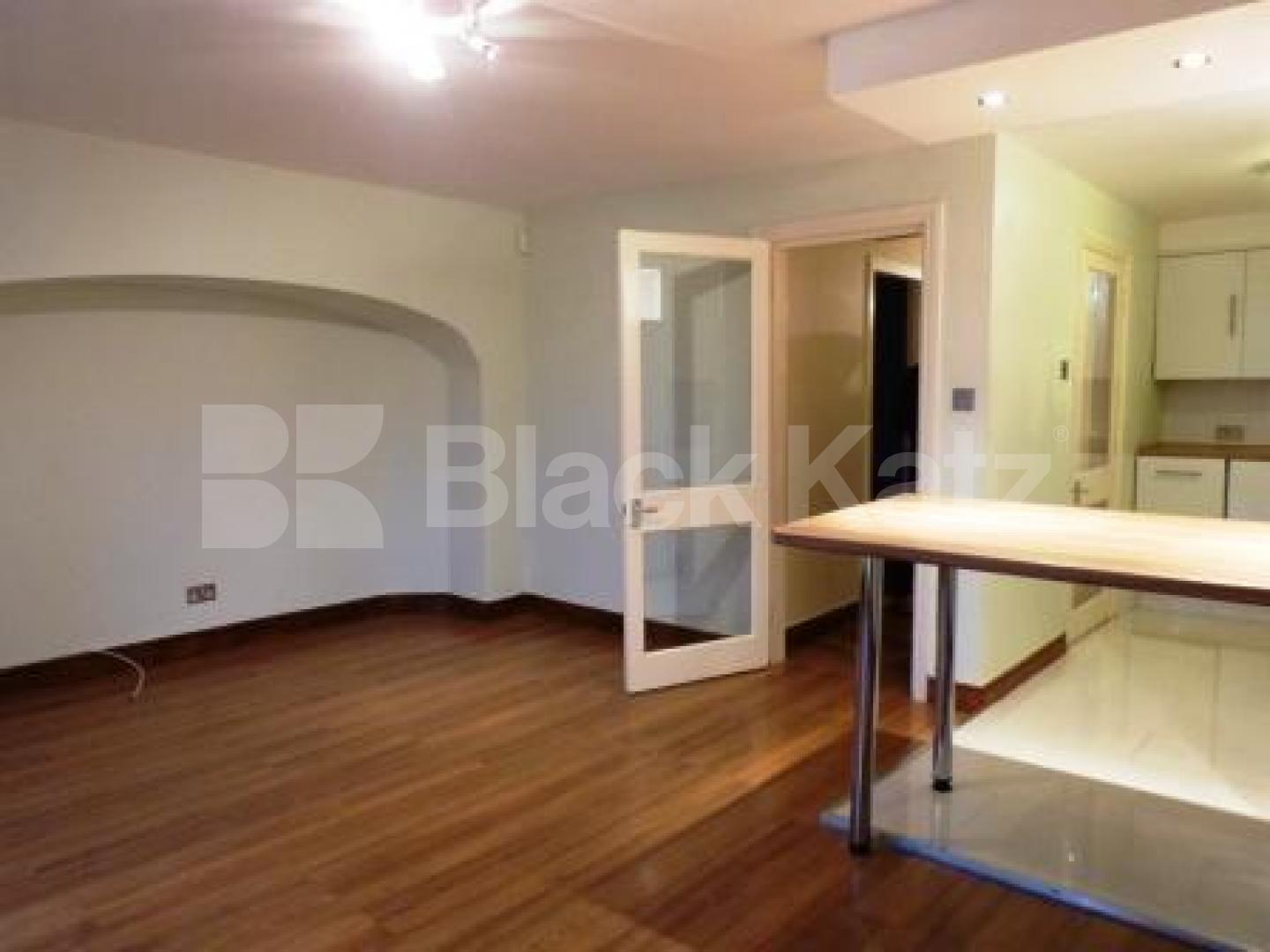 			ONLY 1 MONTH'S DEPOSIT, INSTEAD OF 6 WEEKS SAVING YOU £700!, 3 Bedroom, 1 bath, 1 reception Flat			 Kings Avenue, Muswell Hill