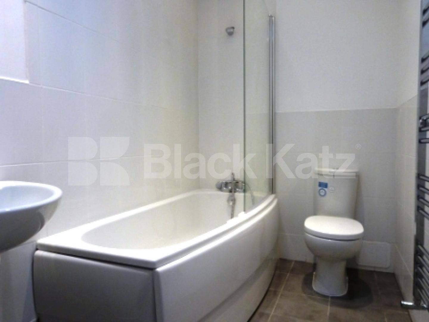 			3 Bedroom, 1 bath, 1 reception Flat			 Creighton Avenue, Muswell Hill