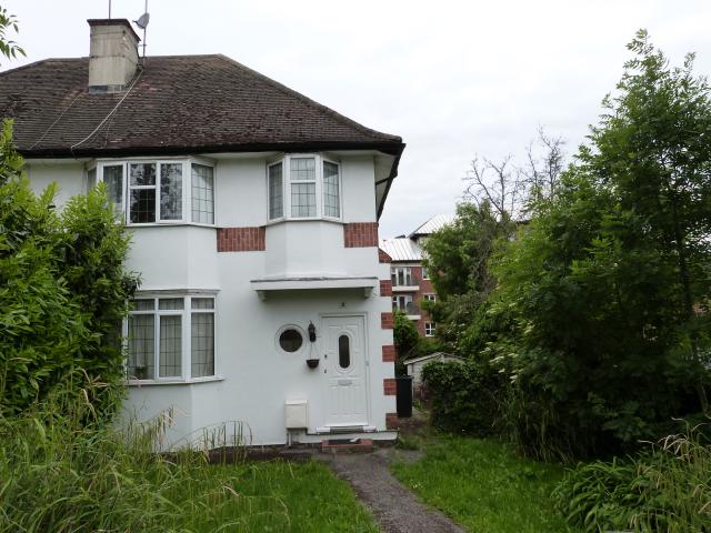 			PERFECT FOR MIDDLESEX STUDENTS!, 4 Bedroom, 1 bath, 1 reception House			 Newark Way, HENDON/MIDDLESEX UNI