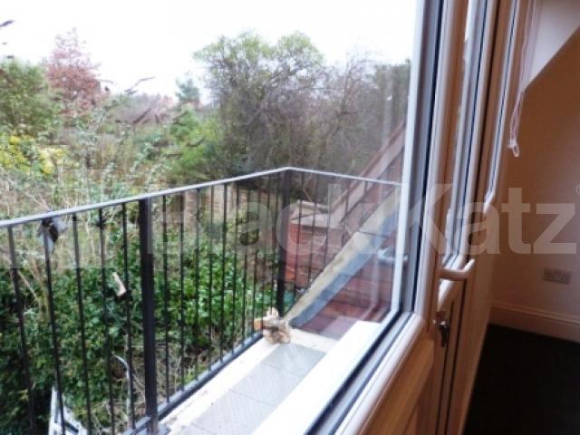 			3 Bedroom, 1 bath, 1 reception Flat			 Creighton Avenue, Muswell Hill
