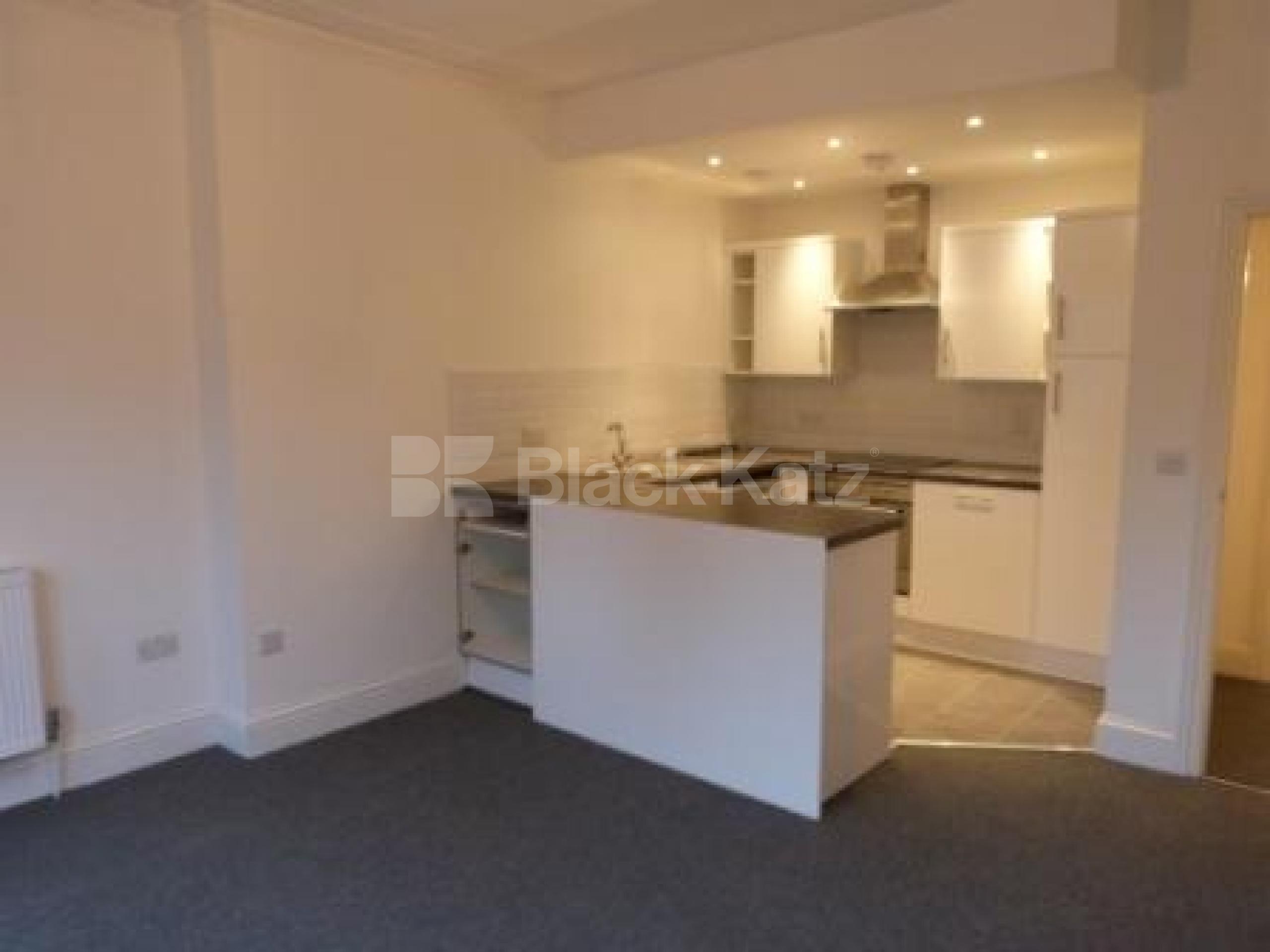 			3 Bedroom, 1 bath, 1 reception Flat			 Creighton Avenue, Muswell Hill N10