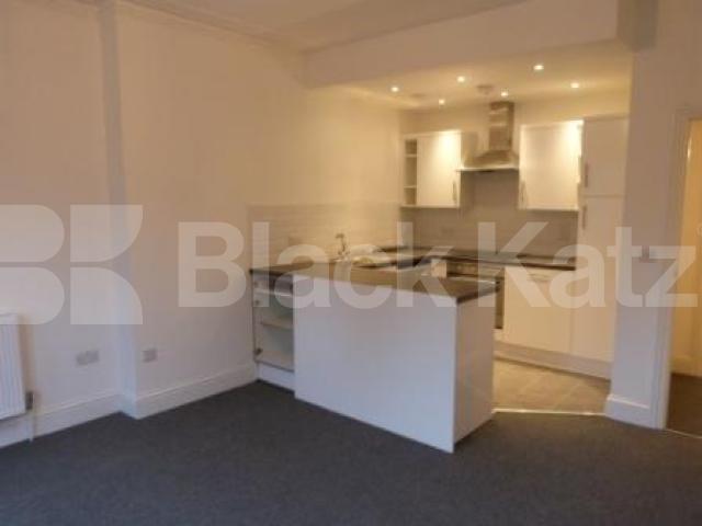 			3 Bedroom, 1 bath, 1 reception Flat			 Creighton Avenue, Muswell Hill