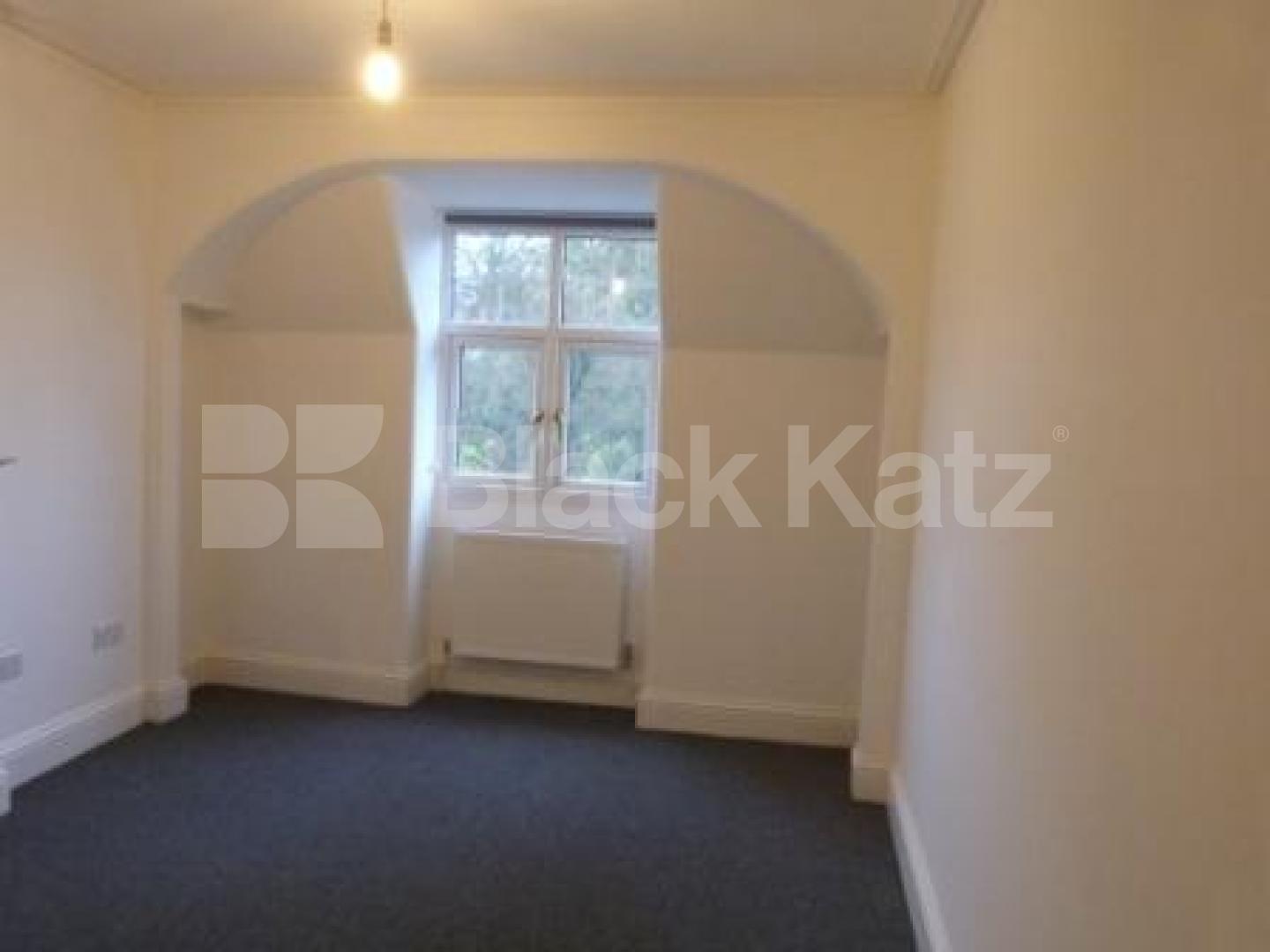			3 Bedroom, 1 bath, 1 reception Flat			 Creighton Avenue, Muswell Hill
