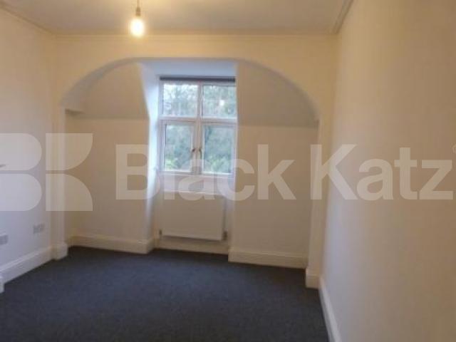 			3 Bedroom, 1 bath, 1 reception Flat			 Creighton Avenue, Muswell Hill