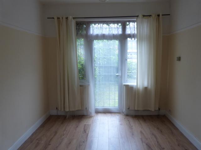 			PERFECT FOR MIDDLESEX STUDENTS!, 4 Bedroom, 1 bath, 1 reception House			 Newark Way, HENDON/MIDDLESEX UNI