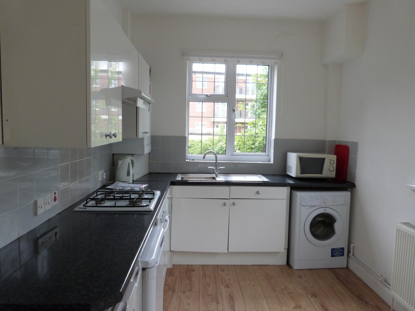 			PERFECT FOR MIDDLESEX STUDENTS!, 4 Bedroom, 1 bath, 1 reception House			 Newark Way, HENDON/MIDDLESEX UNI