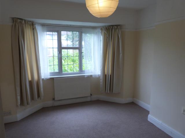 			PERFECT FOR MIDDLESEX STUDENTS!, 4 Bedroom, 1 bath, 1 reception House			 Newark Way, HENDON/MIDDLESEX UNI