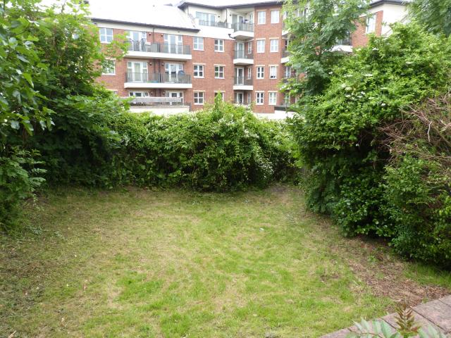 			PERFECT FOR MIDDLESEX STUDENTS!, 4 Bedroom, 1 bath, 1 reception House			 Newark Way, HENDON/MIDDLESEX UNI