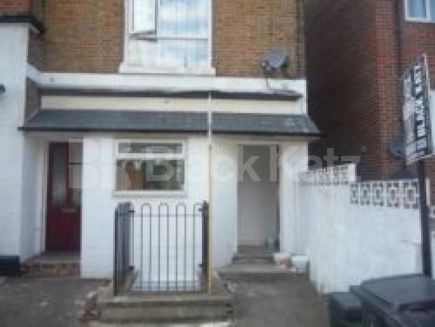 			LET!, Studio Apartment, 1 bath, 1 reception Ground Floor Flat			 Sydney Road, MUSWELL HILL