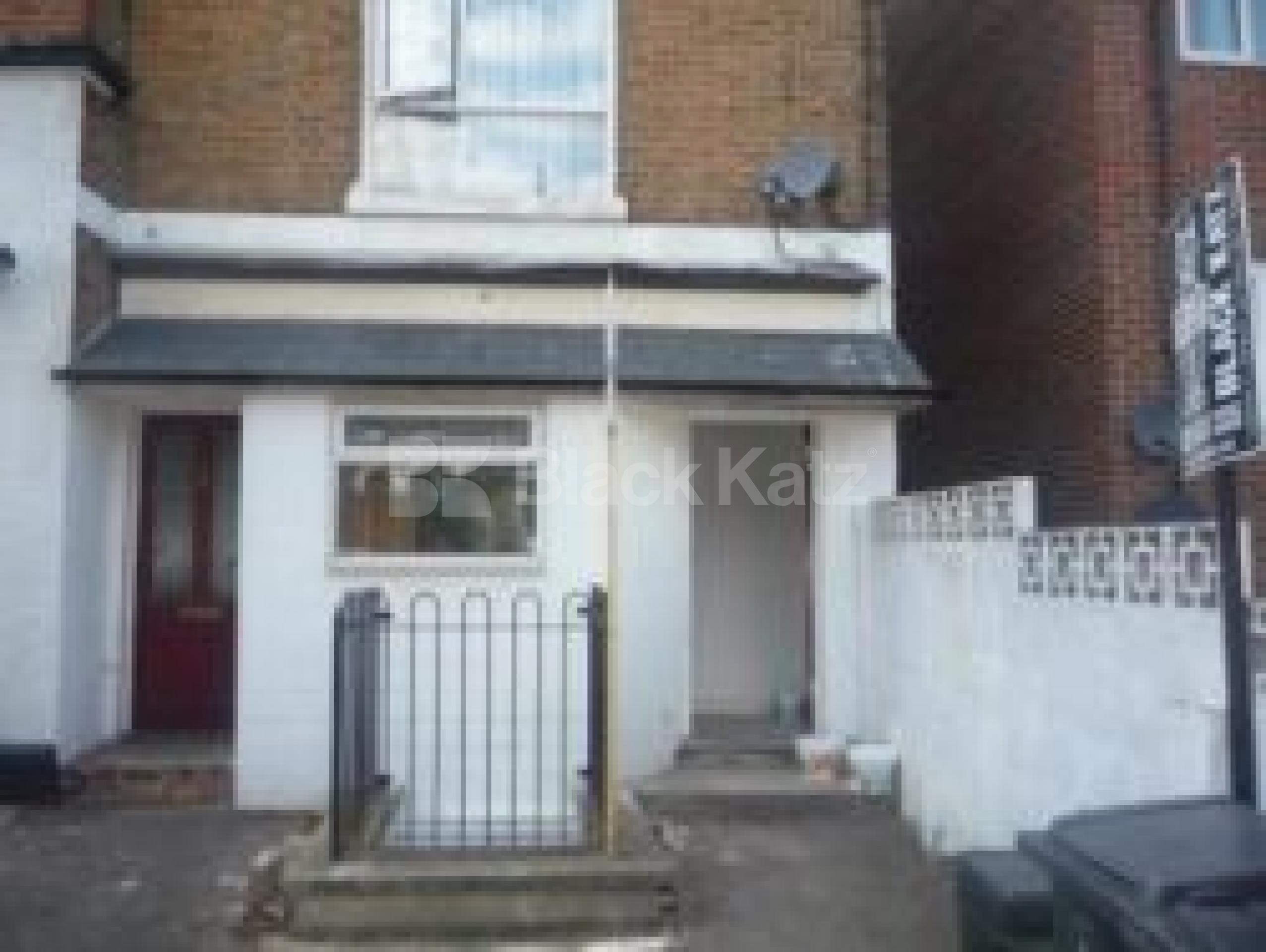 			LET!, Studio Apartment, 1 bath, 1 reception Ground Floor Flat			 Sydney Road, MUSWELL HILL N10
