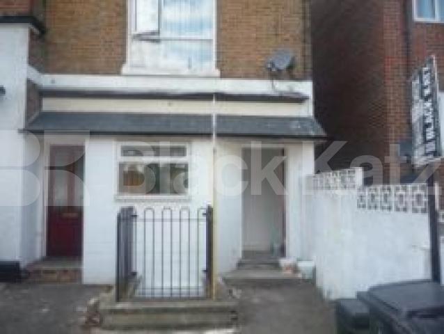 			LET!, Studio Apartment, 1 bath, 1 reception Ground Floor Flat			 Sydney Road, MUSWELL HILL