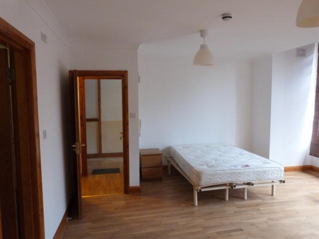 			MASSIVE BEDROOMS! PERFECT FOR SHARERS!, 2 Bedroom, 1 bath, 1 reception Flat			 Willesden Lane, WILLESDEN GREEN