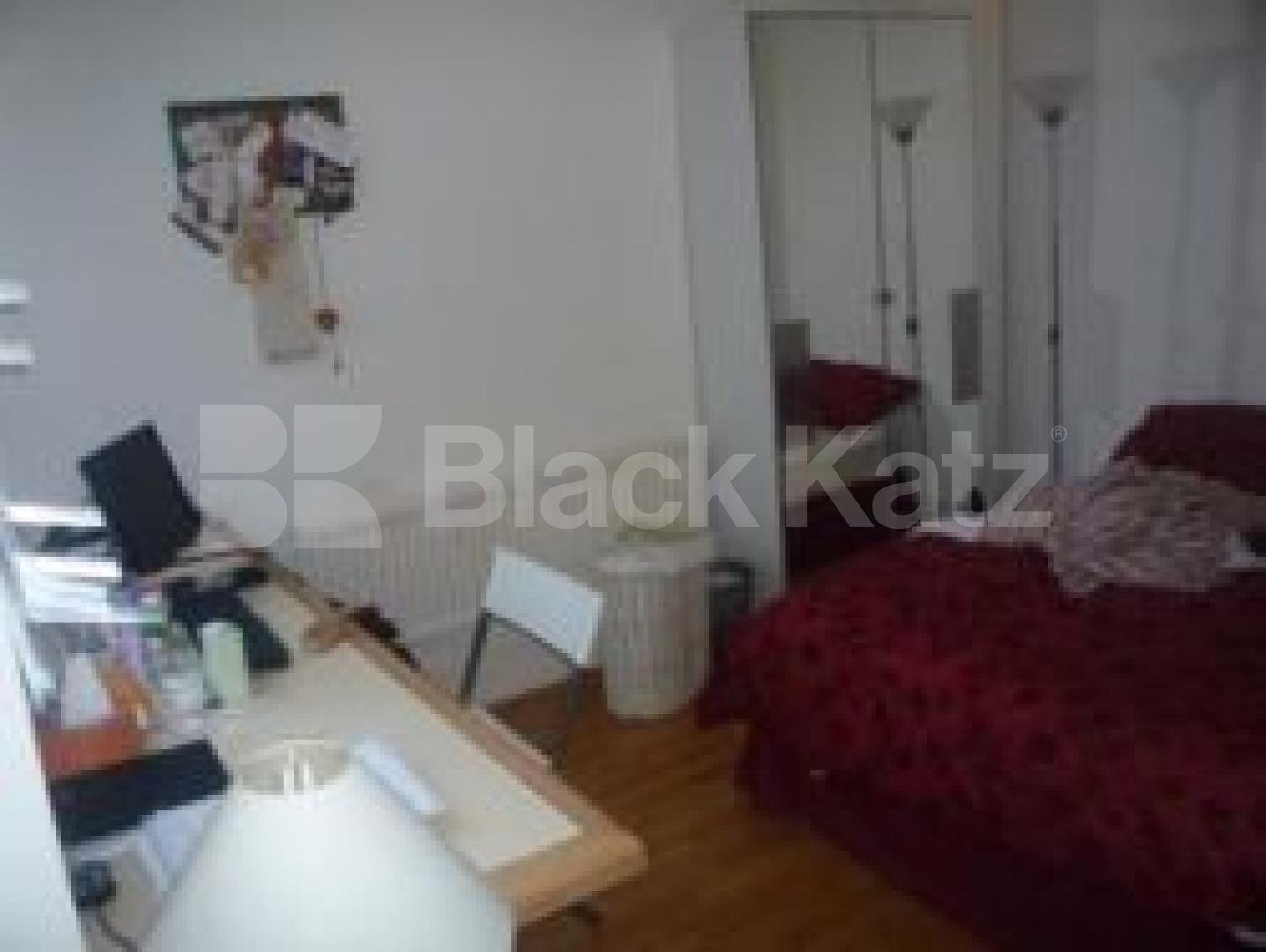 			2 Bedroom, 1 bath, 1 reception Flat			 Rathcoole Ave, Hornsey