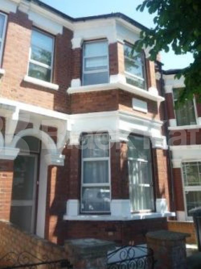 			2 Bedroom, 1 bath, 1 reception Flat			 Rathcoole Ave, Hornsey