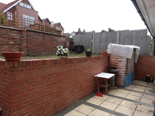 			MASSIVE BEDROOMS! PERFECT FOR SHARERS!, 2 Bedroom, 1 bath, 1 reception Flat			 Willesden Lane, WILLESDEN GREEN