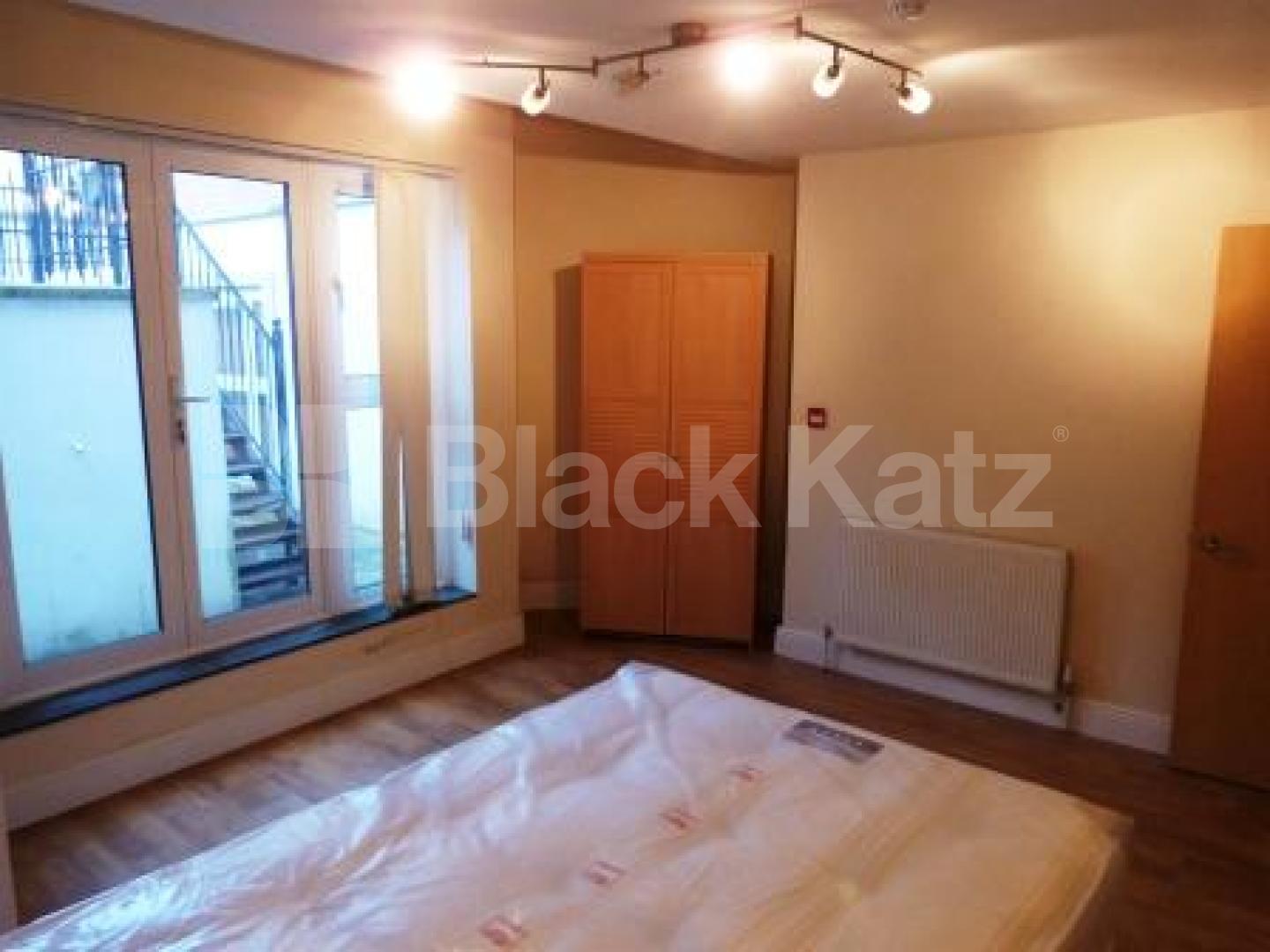 			2 Bedroom, 1 bath, 1 reception Flat			 Hornsey High Street, Hornsey