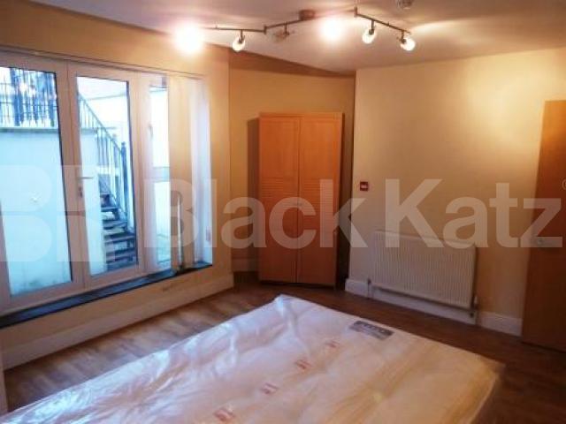 			2 Bedroom, 1 bath, 1 reception Flat			 Hornsey High Street, Hornsey