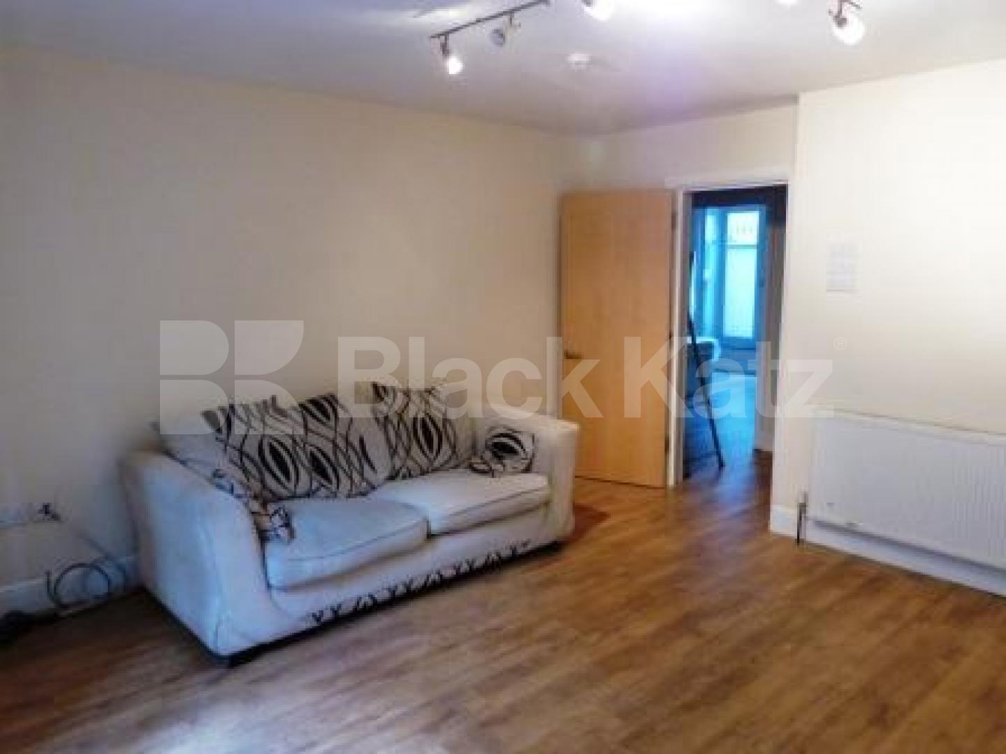 			2 Bedroom, 1 bath, 1 reception Flat			 Hornsey High Street, Hornsey