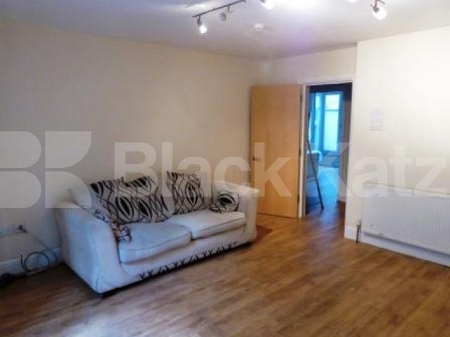 			2 Bedroom, 1 bath, 1 reception Flat			 Hornsey High Street, Hornsey