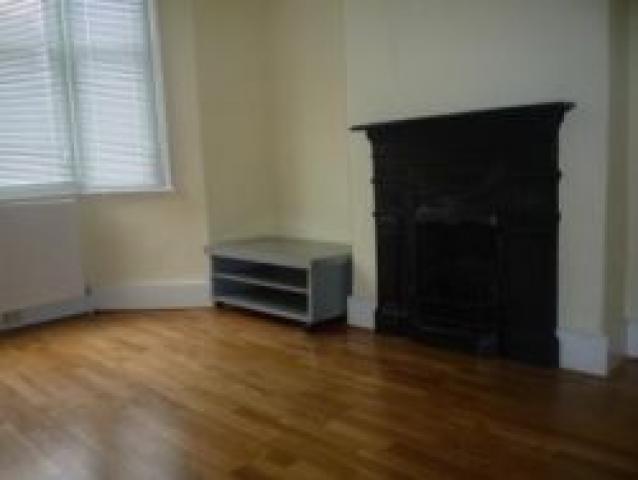 			3 Bedroom, 1 bath, 1 reception Flat			 Hamilton Road, EAST FINCHLEY