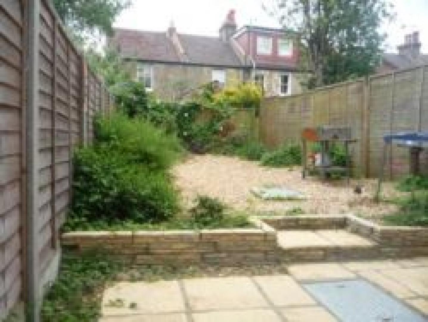 			3 Bedroom, 1 bath, 1 reception Flat			 Hamilton Road, EAST FINCHLEY