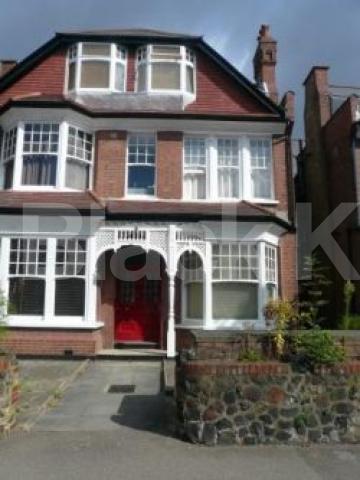 			3 Bedroom, 1 bath, 1 reception Flat			 Princes Avenue, MUSWELL HILL N10