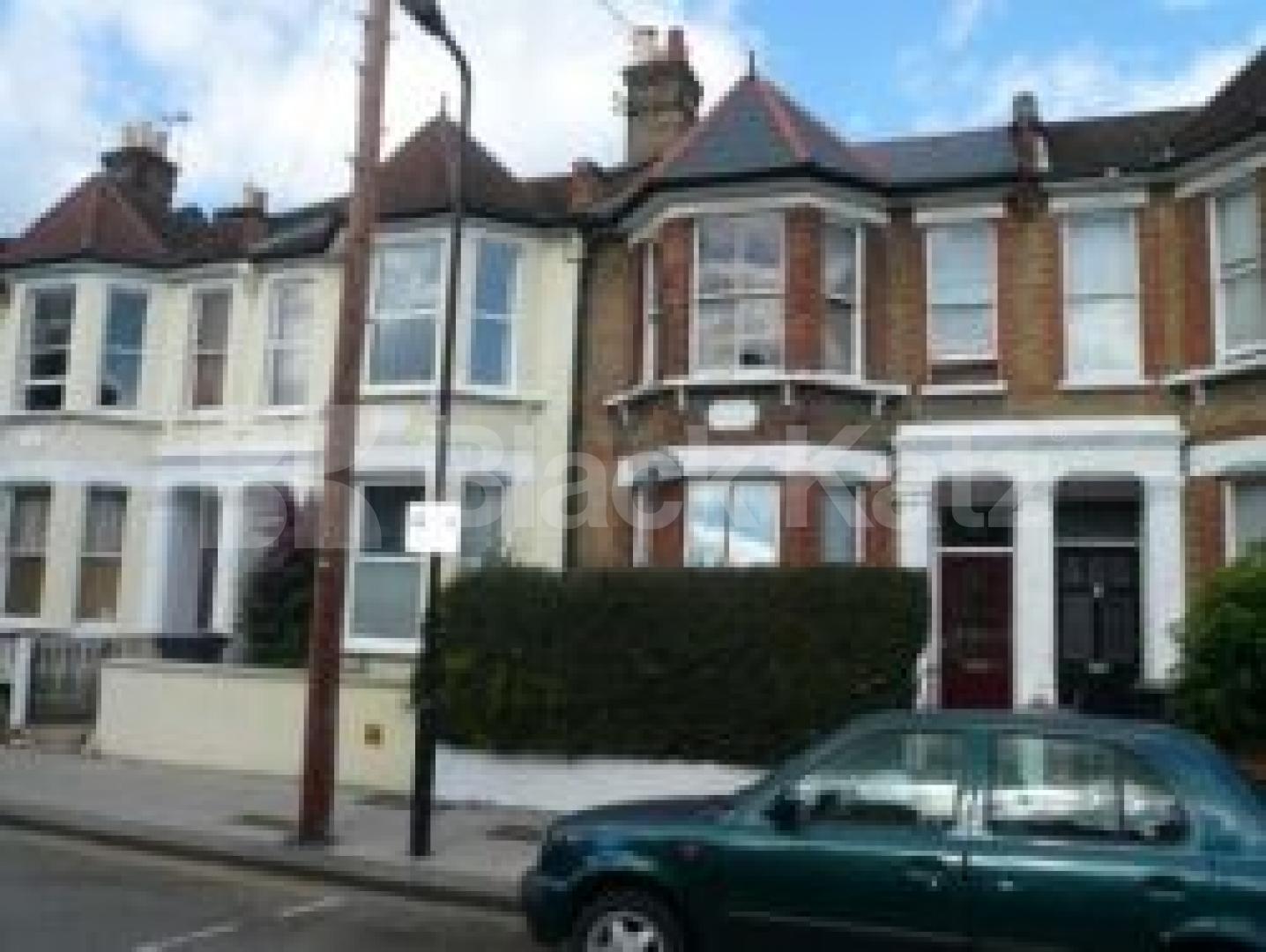 			2 Bedroom, 1 bath, 1 reception Flat			 Courcy Road, WOOD GREEN/TURNPIKE LANE