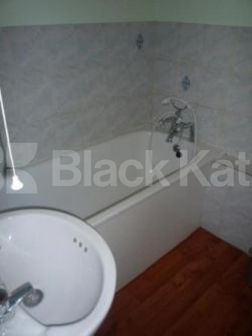 			2 Bedroom, 1 bath, 1 reception Flat			 Ridge road, CROUCH END