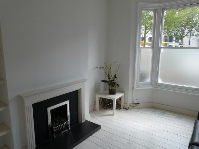 			2 Bedroom, 1 bath, 1 reception Flat			 Douglas Road, QUEENS PARK/KILBURN