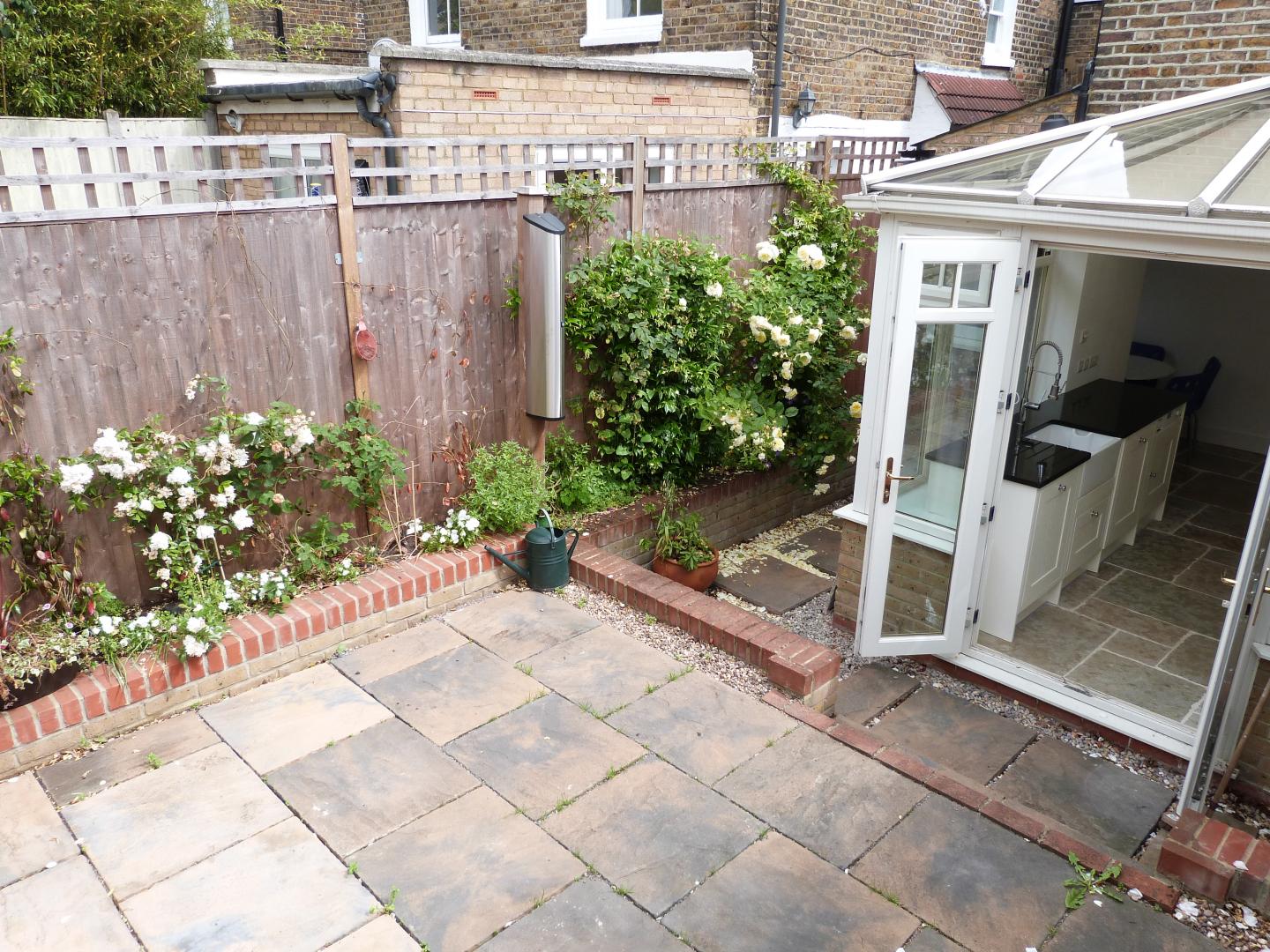 			2 Bedroom, 1 bath, 1 reception Flat			 Douglas Road, QUEENS PARK/KILBURN