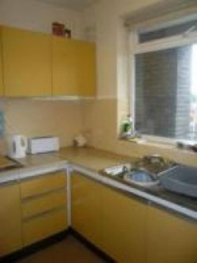 			4 Bedroom, 1 bath, 1 reception Flat			 Viceroy Close, EAST FINCHLEY